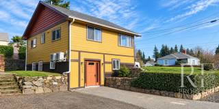 Bright Remodeled 2-Bedroom with Year-Round A/C & In-Unit Laundry Gallery 1