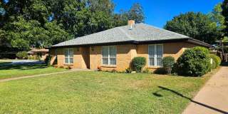 Fully furnished 4-bed, 2.5-bath Gallery 1