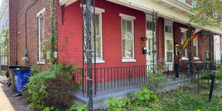 Beautiful Victorian Rowhome with Modern Updates – Available Now! Gallery 4