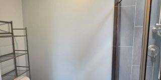7 Bedroom Home in Bloomington Gallery 21