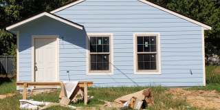 Adorable 2 bedroom/1 bath house with Central Air & Heat Gallery 1