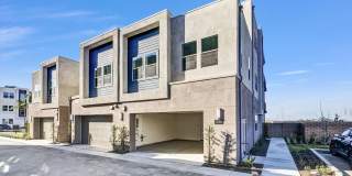 Large Modern Town Home with Oversize Backyard Guarded Luxury Neighborhood Gallery 38