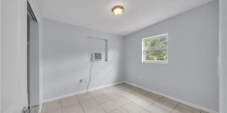 1527 Gardenia Avenue Gallery 18