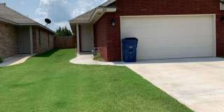 3 bedroom, 2 bathroom, 2 car garage Gallery 1