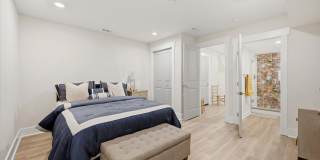 Detached Luxury 4BR/3B Retreat with Skyline Rooftop Deck, Wet Bars, Driveway & Massive Yard Gallery 24