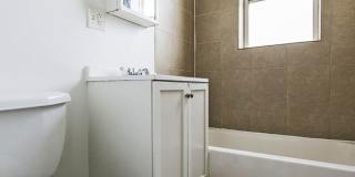 7055 S St Lawrence Apartments Gallery 12