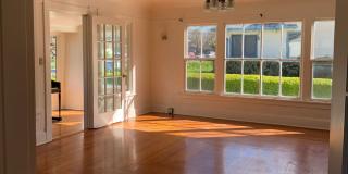 Charming 5 Bedroom/2 Bath Older Home in Hollister Gallery 1