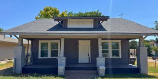 2 Bed 1 Bath Corner-Lot Home w/ Huge Front Porch In Floral Heights! Gallery 1