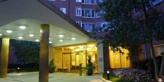 Quebec House Gallery 54