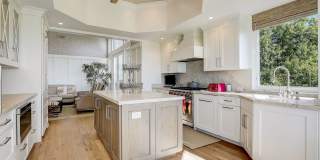 Stunning Fully-Furnished Harbor Ridge View Estate Gallery 10