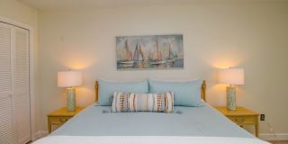** CANAL VIEW 2 BEDROOM\2 BATH CONDO ** SEASONAL OR ANNUAL ** BLUE POINT CLOSE TO DOWNTOWN NAPLES AND NAPLES BEAUTIFUL BEACHES ** CANAL BOAT SLIP AVAILABLE ** Gallery 38
