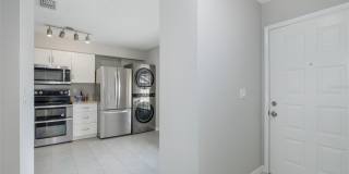 Beautifully Updated Condo Gallery 4