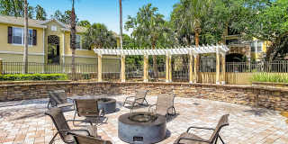 Beautiful 2BR Condo in Desirable Courtney Palms Gallery 8