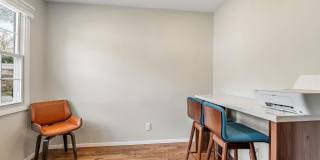 542 Nagle Street Gallery 12