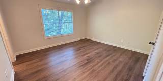 Beautiful 4BR Home with New LVP Flooring & Lawn Care Included Near The U of A! Gallery 15