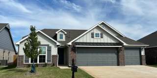 BIXBY - New 4 Bed - 3 Bath - 3 Car Garage Gallery 1