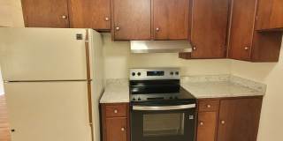 Charming 3BD/1BA located within walking distance to Friendly/College Hill neighborhood Market of Choice! Gallery 8