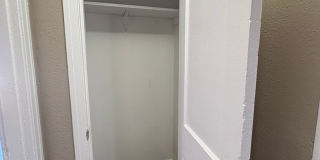 Amazing 2 bedroom/1 bath house with laundry room! Gallery 10