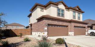 AVAILABLE NOW! Beautiful 3 bedroom Luxury Duplex, New Braunfels, Texas! Gallery 1
