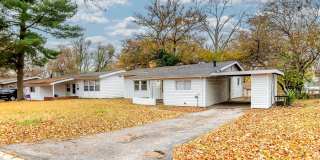 Charming 3-Bedroom Home in a Convenient St. Louis Location! Gallery 1