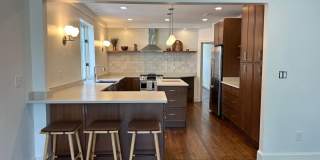 *DREAM LOCATION* 6BR Completely Renovated Duplex Gallery 20
