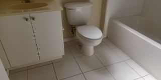 3/2 Condo in gated community off Colonial Blvd Gallery 13