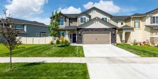 Beautiful Home in the Heart of Eagle Gallery 1