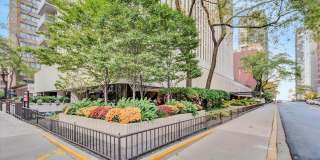 200 E Delaware Place Gallery 26