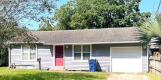 1105 North Arcola Street Gallery 1