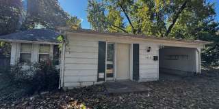 3 Bedroom House w/fenced in yard 3 Bedroom House w/fenced in yard Gallery 1