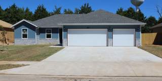Great spacious home in Strafford Gallery 1