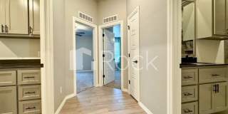 Spacious Craftsman Home on cul-de-sac - Electric Included! Gallery 28
