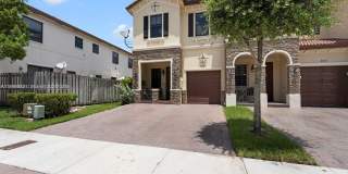 8781 NW 98th Ct Gallery 1
