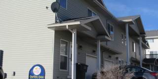 Eastside3 Bed 2.5 Bath Townhouse w/ Garage Gallery 1