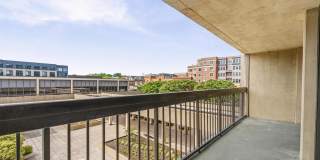 400 MADISON Street Gallery 25