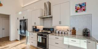 Downtown Louisville 3-BDR Fully Furnished Gem Gallery 9