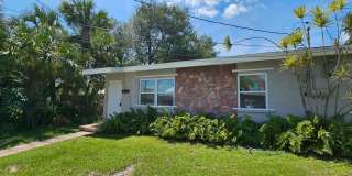 Cocoa Village Duplex Bungalow Including Water. Gallery 1
