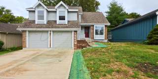 ELEGANTLY UPDATED HOME IN LENEXA Gallery 1