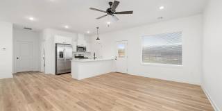 3 Bedroom Townhome! Goddard School District! Gallery 1