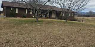 Maryville 37803 - 5 bedroom, 3 bath home - Contact Karen Robertson (865) 454-7626 Gallery 1