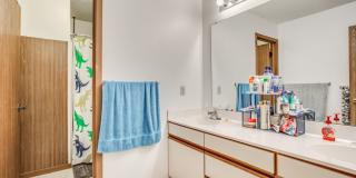 Spacious 5 Bedroom, 2 Bathroom Unit - Close to Campus! Gallery 13