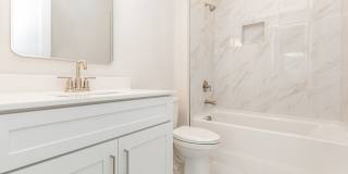 Beautiful 3BR 2.5BA Townhome w/ Full Appliance Kitchen • Garage Parking • Ultra-Modern Gallery 12