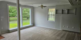 Beautiful renovated 3 bed, 1.5 bath unfurnished home located in Hampstead Gallery 13