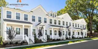 BEAUTIFUL 2 Bedroom Townhome in Mooresville Gallery 1