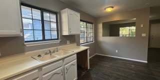 Beautiful 2 bedroom 1 bath 1 car garage Gallery 5