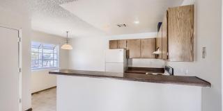 LOVELY 2 bedroom Condo Ready for Immediate Move in!! Gallery 25