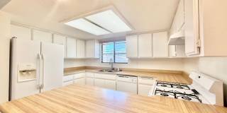 AVAILABLE NOW! 3 Bedroom 2 Bathroom Upper Level Apartment in Palm Desert!! Gallery 6