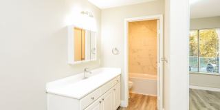 1400 Creekside Apartments CDM Gallery 24