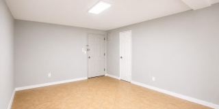 470 E Broadway Gallery 7