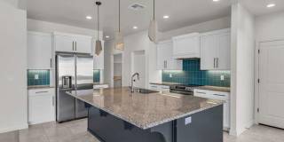4 Bed, 3 car garage, private pool for rent! Gallery 5
